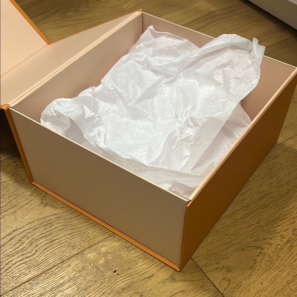 Louis Vuitton Orange Presentation Box with Black Logo - Picture 3 of 8